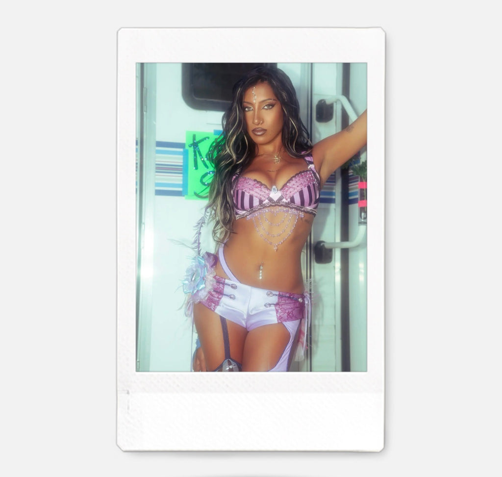 KATSEYE Lara Polaroid/Photocard
