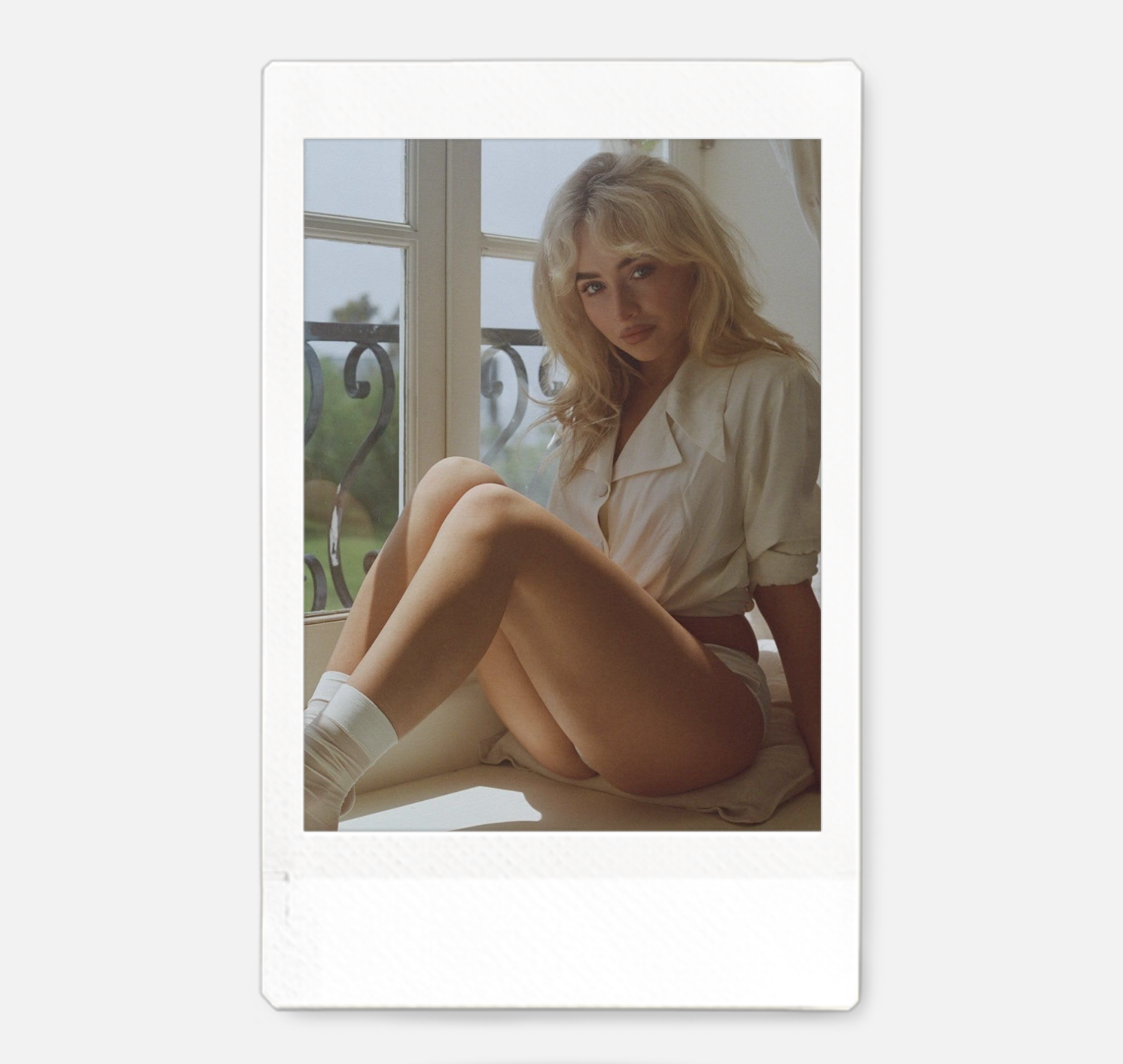 Sabrina Carpenter Polaroid/Photocard